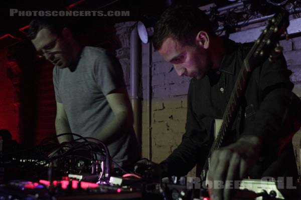 WALLS - 2011-11-15 - PARIS - La Chaufferie (du Moulin Rouge) - 